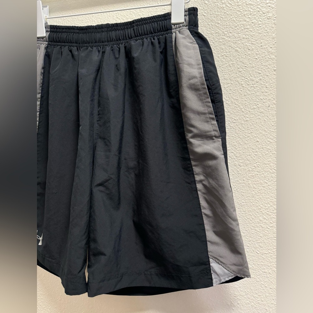Under Armour Heat Gear Shorts Loose Fit Lined Zipper Pocket Black Men's Medium - Picture 4 of 8
